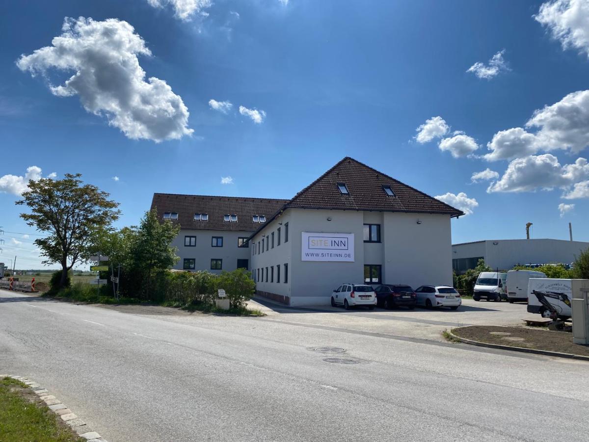Site.Inn Wien Himberg Exteriör bild